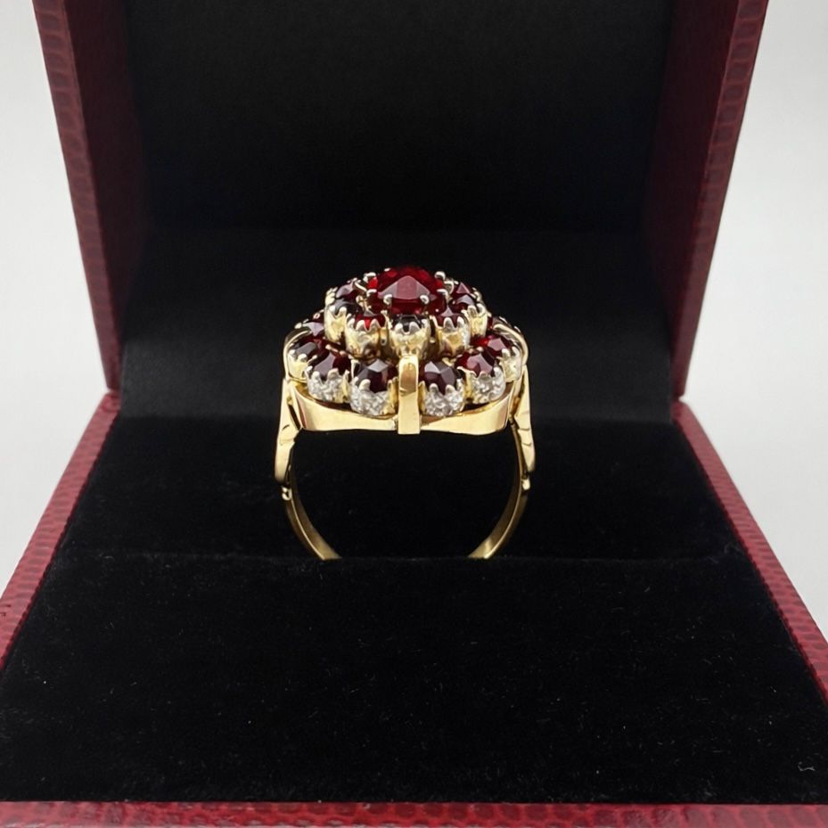 ANILLO DE ORO 18K TIPO RACIMO C/ GRANATES