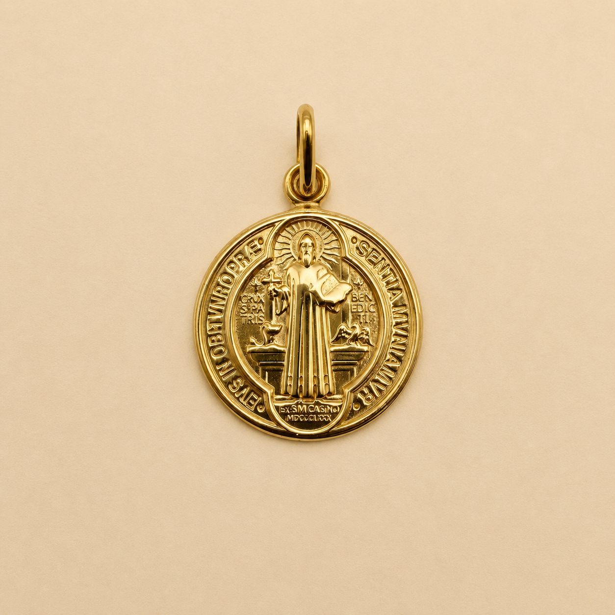 DIJE SAN BENITO DE ORO 18K