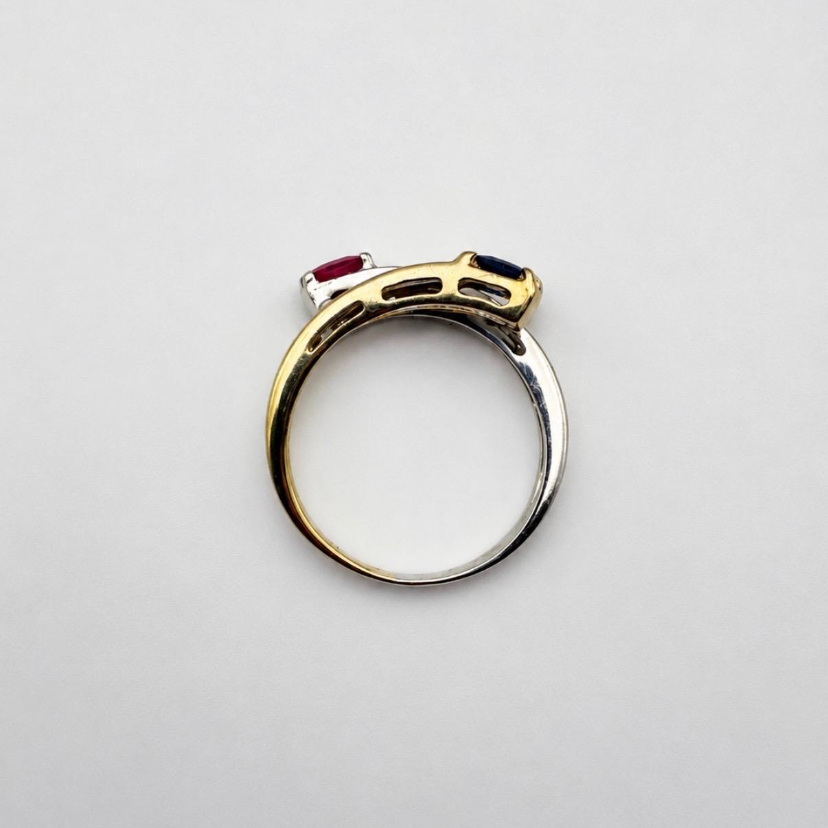 ANILLO BICOLOR ORO 18 KILATES CON PIEDRAS AZUL Y ROSADA