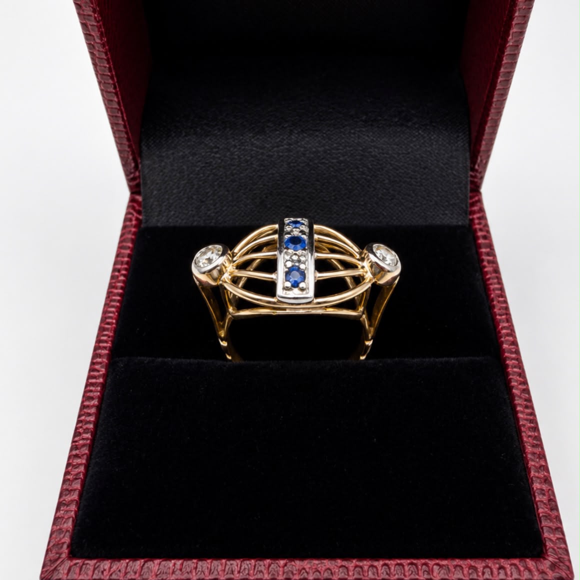 ANILLO BELLE ÉPOQUE CON ZAFIROS Y DIAMANTES EN ORO 18 KILATES