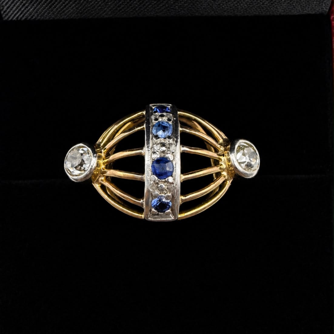 ANILLO BELLE ÉPOQUE CON ZAFIROS Y DIAMANTES EN ORO 18 KILATES