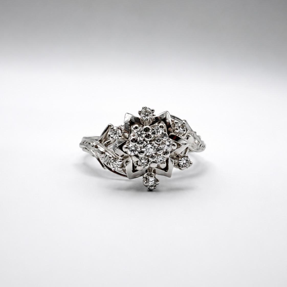 ANILLO EN ORO BLANCO 18K CON BRILLANTES CORTE 8x8