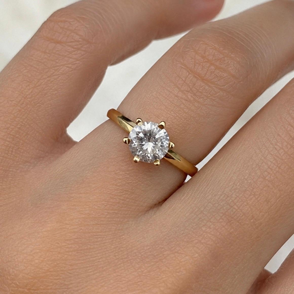 ANILLO SOLITARIO EN ORO 18K CON CIRCÓN