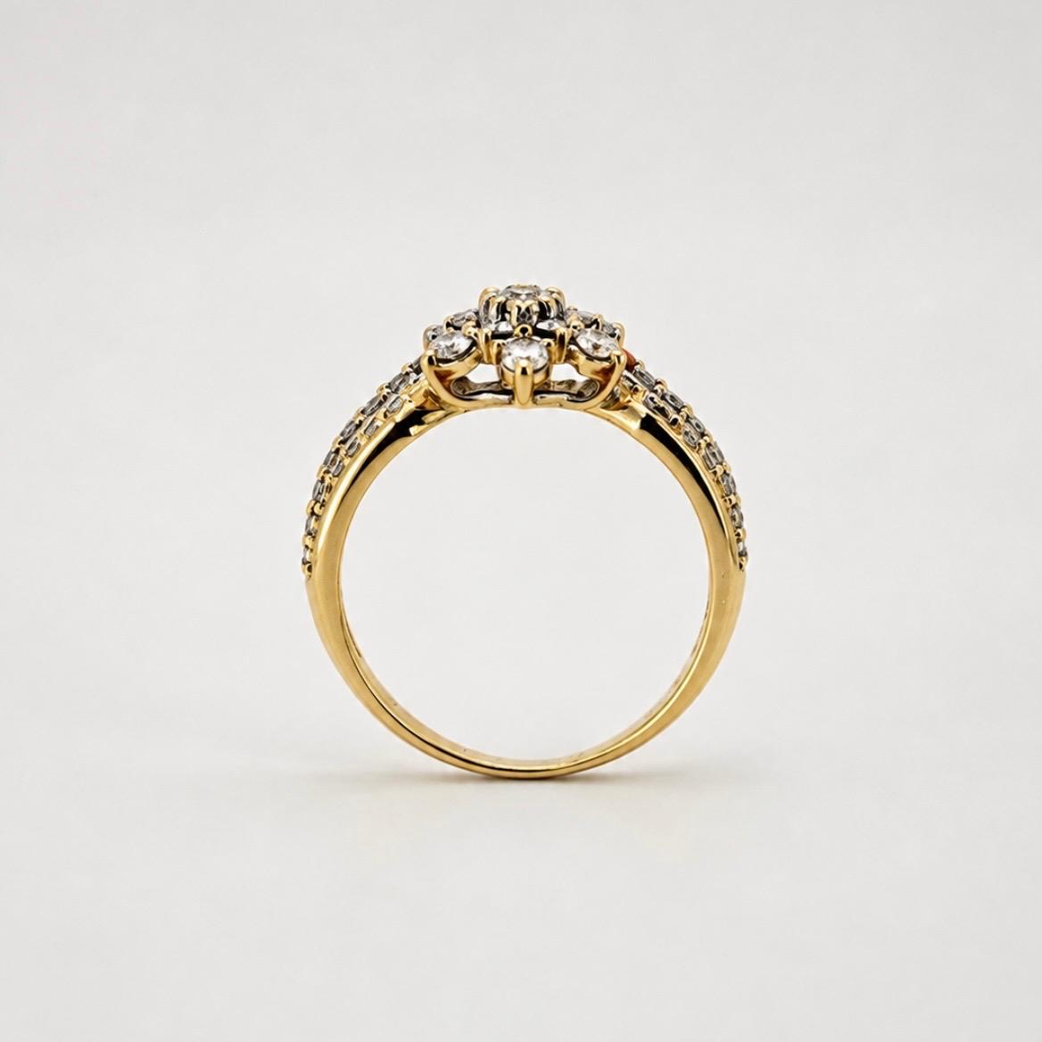 ANILLO ROSETA EN ORO 18K CON 45 BRILLANTES