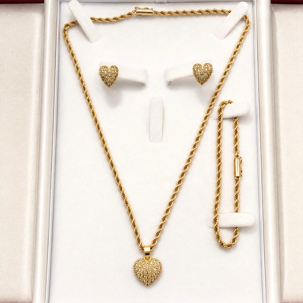 CONJUNTO CORAZÓN EN ORO 18K CON CHISPAS DE BRILLANTES