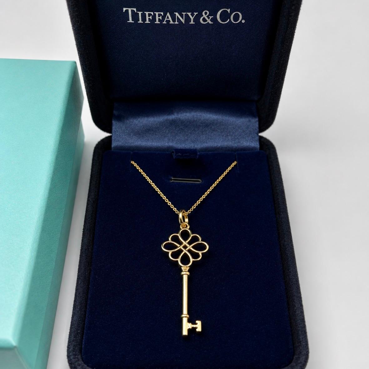 COLLAR TIFFANY & CO. TREFOIL KEY EN ORO 18K